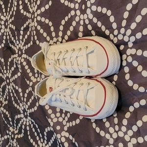 Converse all stars. Super cute! Classic Chuck White with Red stripe. Worn once!